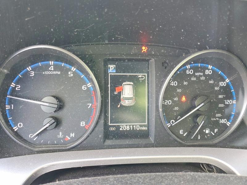 Photo 9 from auction – 2017 TOYOTA RAV4 XLE with VIN JTMRFREV6HJ703896