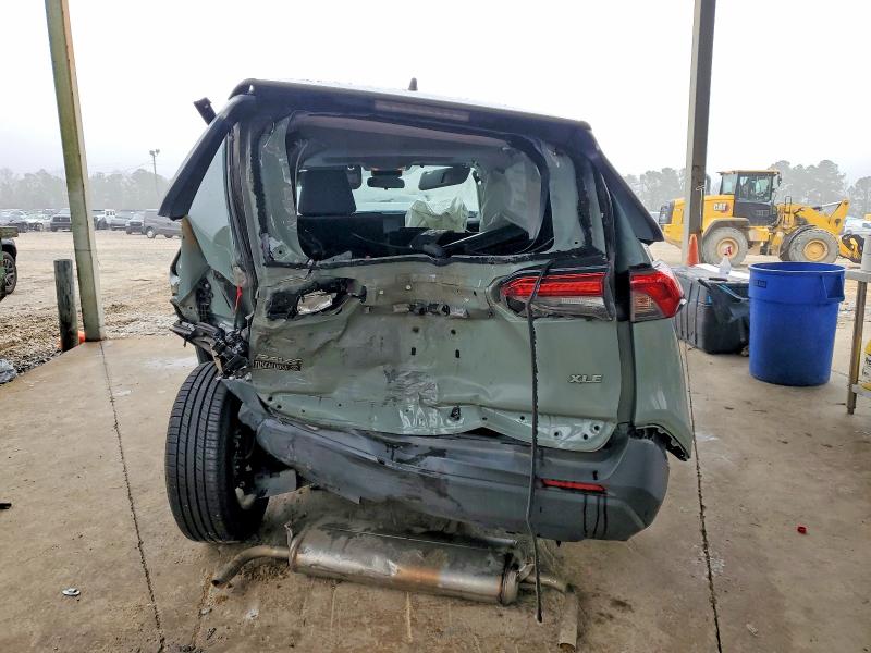 Photo 6 from auction – 2020 TOYOTA RAV4 XLE with VIN JTMW1RFV2LD053052