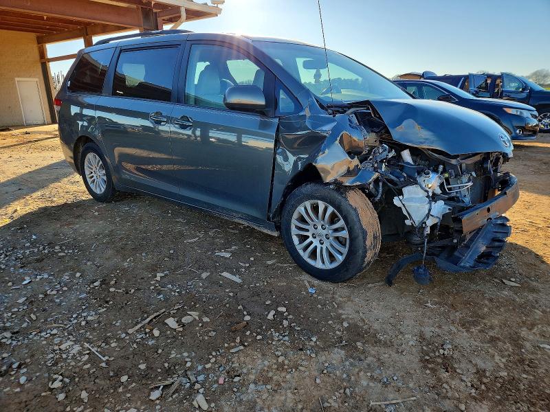 Photo 4 from auction – 2011 TOYOTA SIENNA XLE with VIN 5TDYK3DC5BS029545