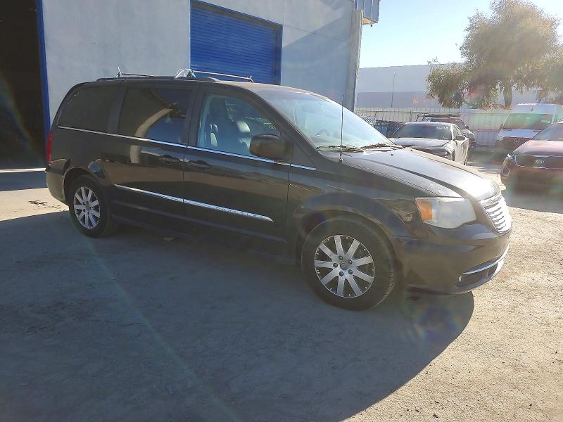 Photo 4 from auction – 2013 CHRYSLER TOWN & COU with VIN 2C4RC1BG6DR742896