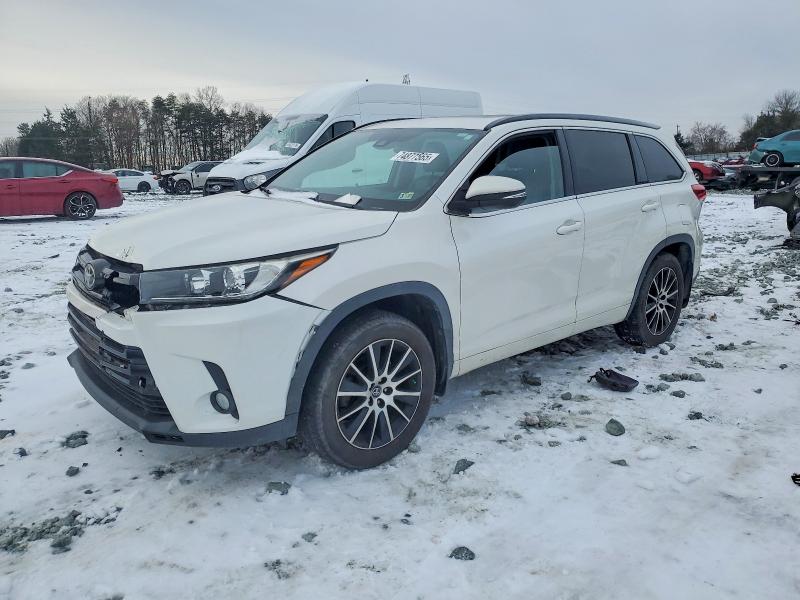 TOYOTA HIGHLANDER 2018 with VIN 5TDJZRFH9JS808373 - Photo from auction