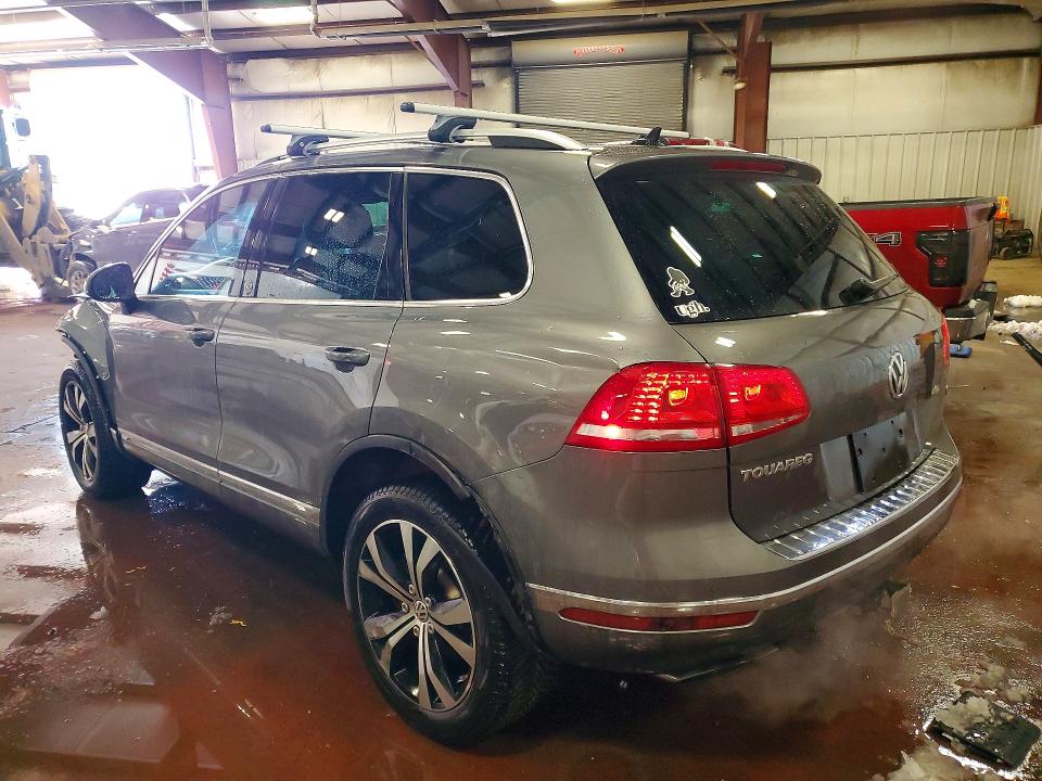 Photo 2 from auction – 2017 VOLKSWAGEN TOUAREG with VIN WVGRF7BP1HD002736