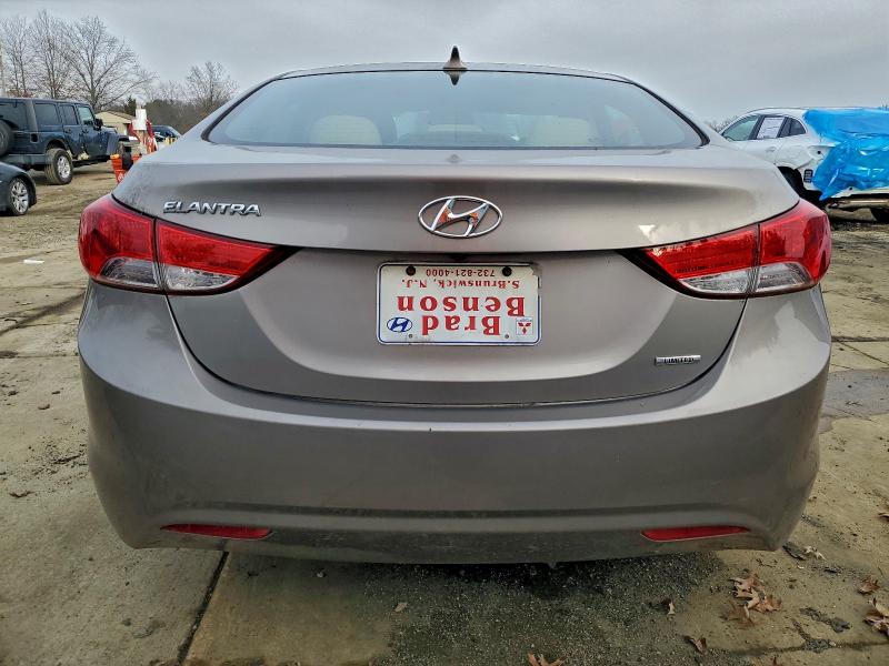 Photo 6 from auction – 2011 HYUNDAI ELANTRA GL with VIN 5NPDH4AE7BH044224