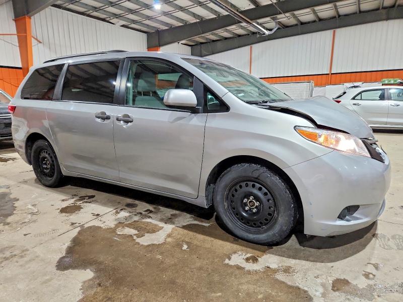 Photo 4 from auction – 2017 TOYOTA SIENNA with VIN 5TDZZ3DC6HS772921