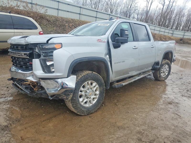 CHEVROLET SILVERADO 2022 with VIN 1GC4YTEY1NF345634 - Photo from auction