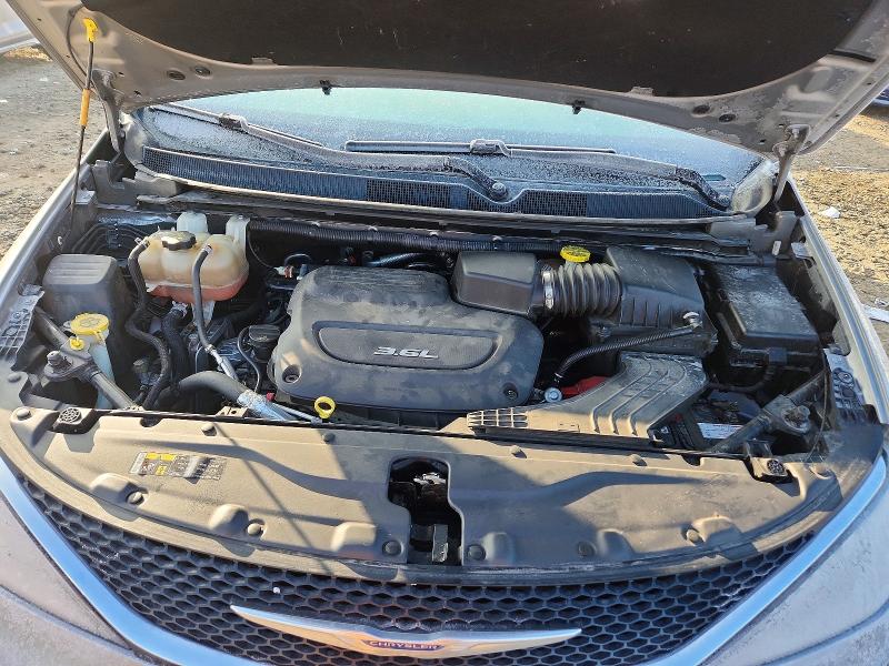 Photo 11 from auction – 2017 CHRYSLER PACIFICA T with VIN 2C4RC1DGXHR502320
