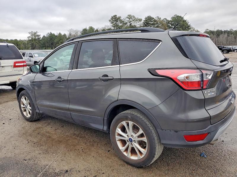 Photo 2 from auction – 2017 FORD ESCAPE with VIN 1FMCU0GD1HUC81736