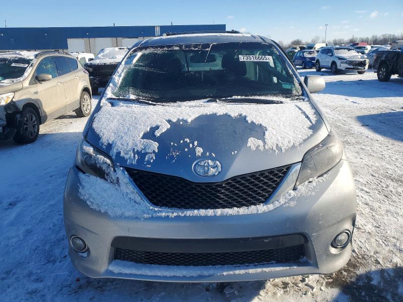 Photo 5 from auction – 2017 TOYOTA SIENNA SE with VIN 5TDXZ3DC9HS864659