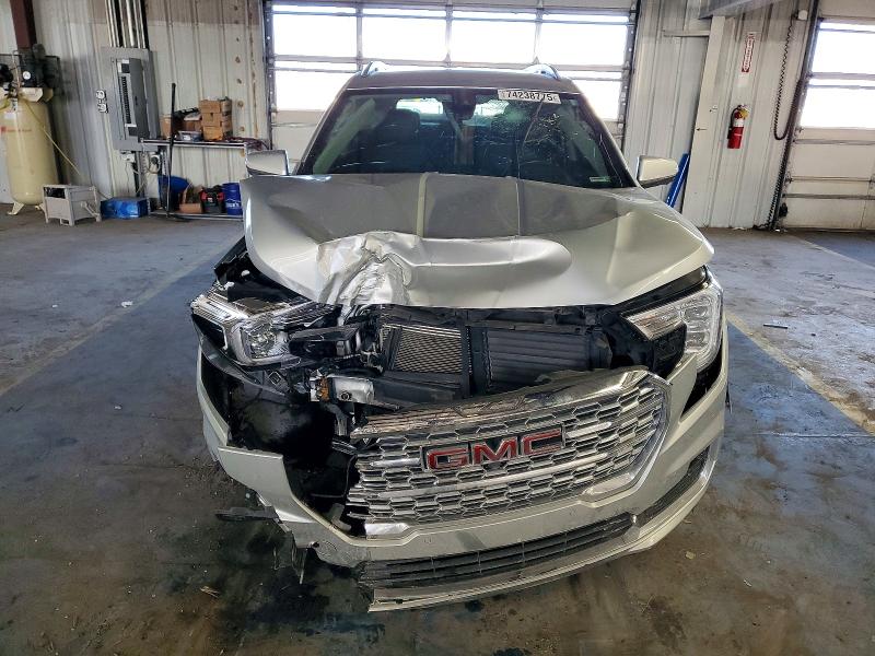 Photo 5 from auction – 2022 GMC TERRAIN with VIN 3GKALXEV1NL175901