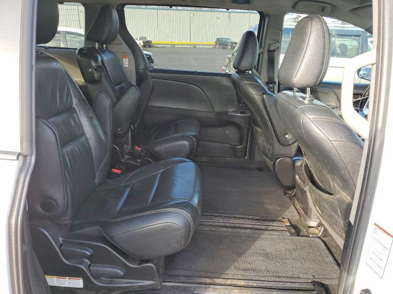 Photo 11 from auction – 2015 TOYOTA SIENNA with VIN 5TDXK3DC2FS665857