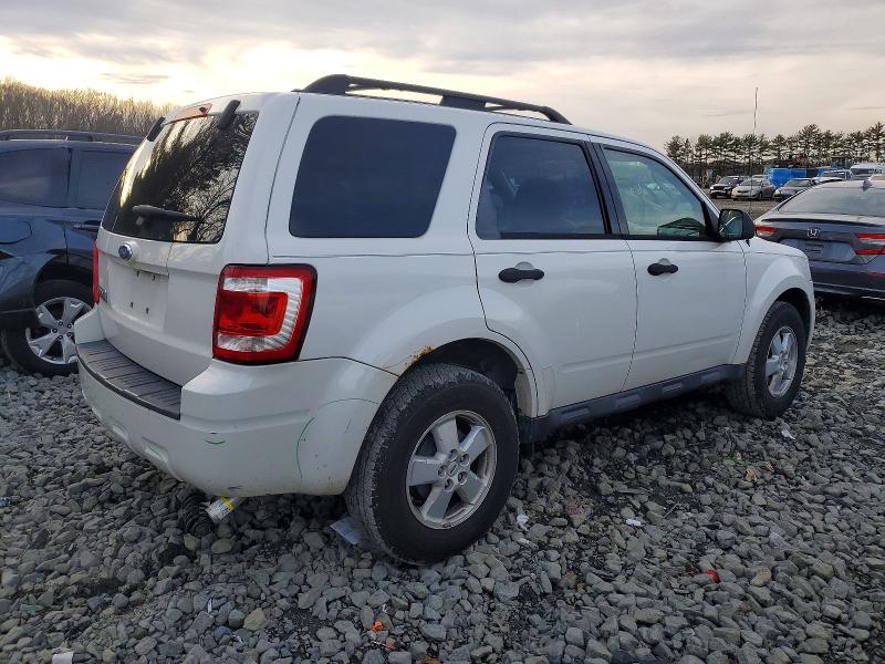 Photo 3 from auction – 2009 FORD ESCAPE XLT with VIN 1FMCU03G79KA13965