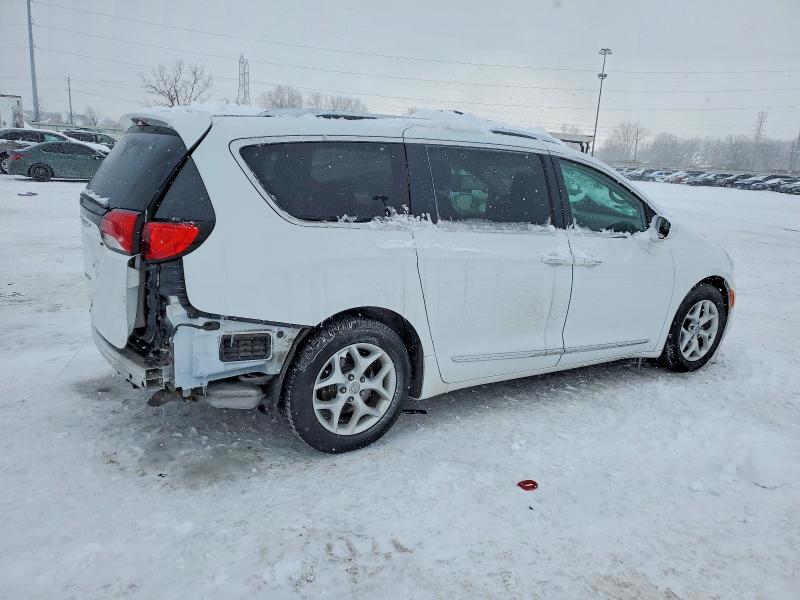 Photo 3 from auction – 2018 CHRYSLER PACIFICA T with VIN 2C4RC1BG6JR128409