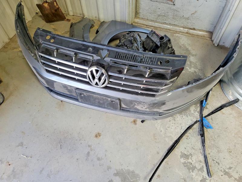 Photo 12 from auction – 2015 VOLKSWAGEN PASSAT SEL with VIN 1VWCV7A33FC047897