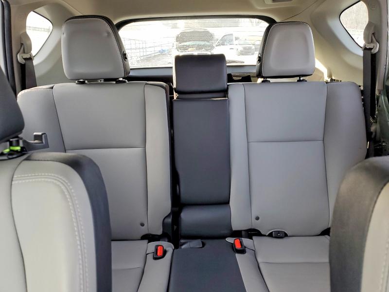 Photo 10 from auction – 2018 TOYOTA RAV4 LIMIT with VIN JTMYFREV5JJ164480
