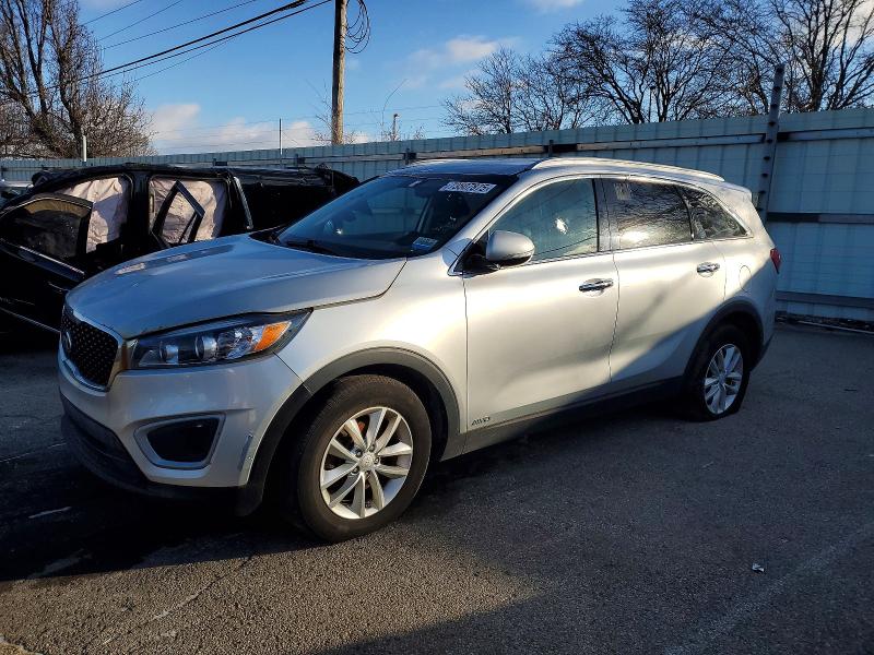 KIA SORENTO LX 2018 with VIN 5XYPGDA34JG424514 - Photo from auction