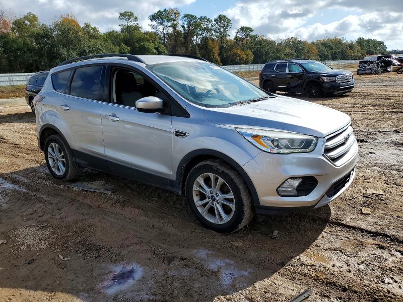 Photo 4 from auction – 2017 FORD ESCAPE with VIN 1FMCU0GD5HUA90434