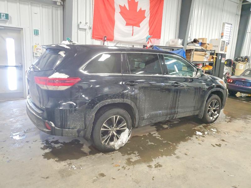 Photo 3 from auction – 2018 TOYOTA HIGHLANDER with VIN 5TDBZRFH8JS827579