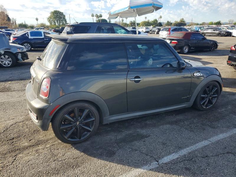 Photo 3 from auction – 2011 MINI COOPER S with VIN WMWSV3C55BTY10497