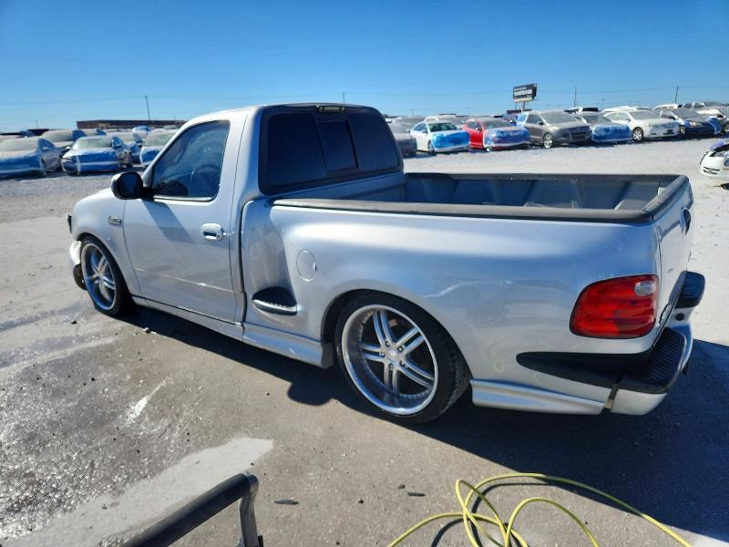 Photo 2 from auction – 2001 FORD F150 SVT L with VIN 2FTZF073X1CA58794