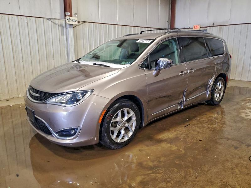 CHRYSLER PACIFICA T 2017 with VIN 2C4RC1EG3HR752903 - Photo from auction