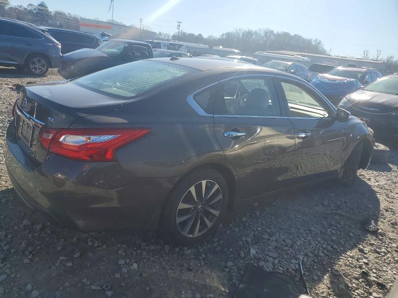 Photo 3 from auction – 2017 NISSAN ALTIMA with VIN 1N4AL3AP2HC275300