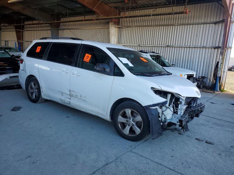 Photo 4 from auction – 2015 TOYOTA SIENNA LE with VIN 5TDKK3DC4FS545231