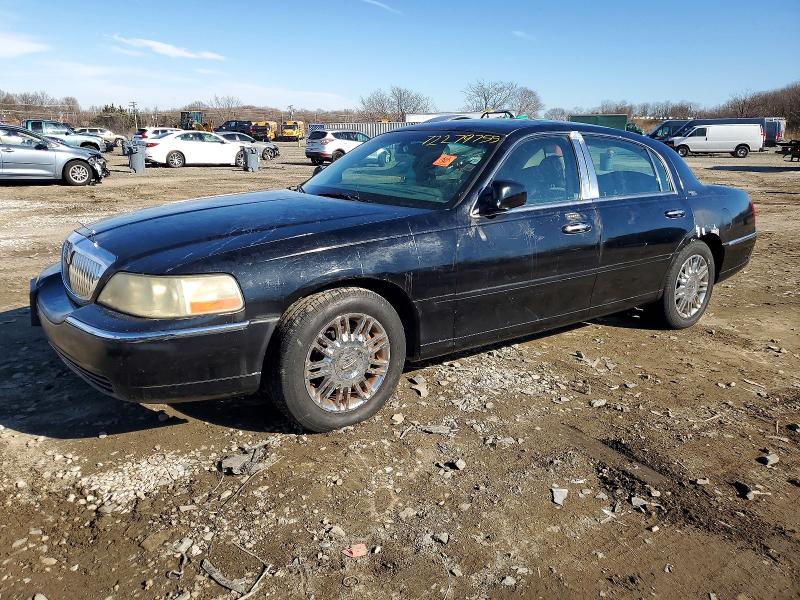 LINCOLN TOWN CAR 2007 with VIN 1LNHM82W37Y633686 - Photo from auction