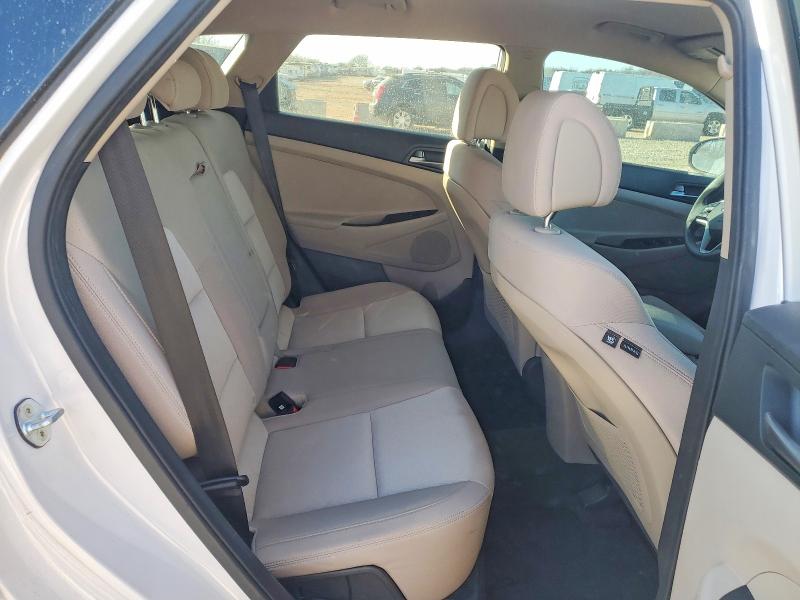 Photo 11 from auction – 2017 HYUNDAI TUCSON with VIN KM8J33A25HU342279