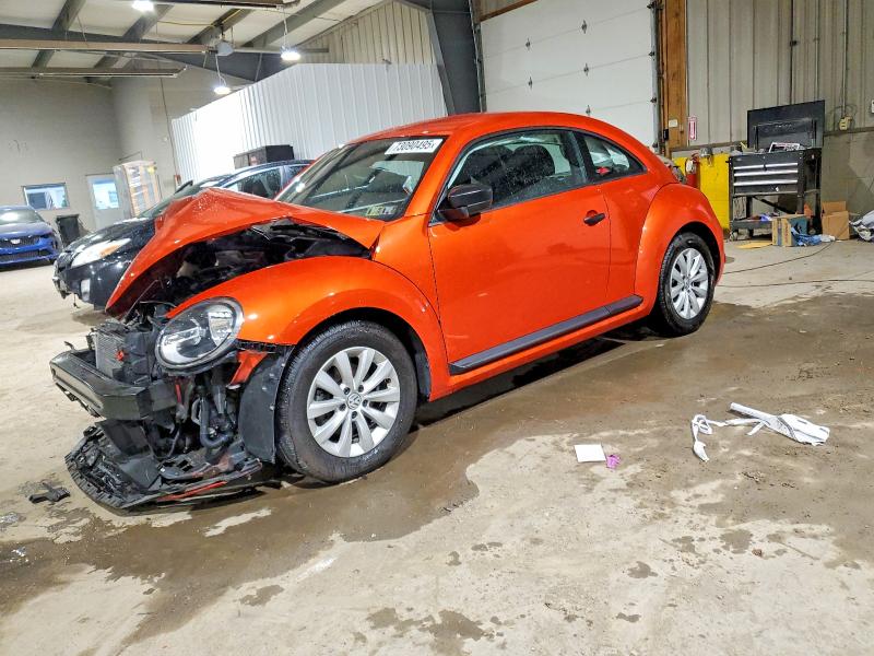 VOLKSWAGEN BEETLE 2018 with VIN 3VWFD7AT1JM711508 - Photo from auction
