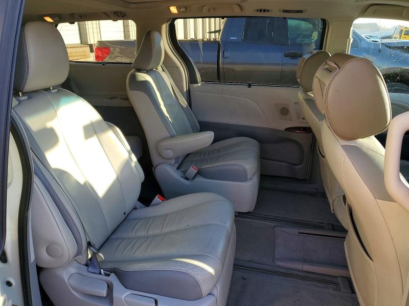 Photo 11 from auction – 2012 TOYOTA SIENNA XLE with VIN 5TDYK3DC1CS263621