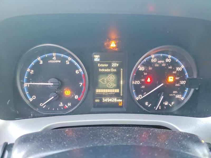 Photo 9 from auction – 2018 TOYOTA RAV4 LE with VIN 2T3BFREV2JW728562