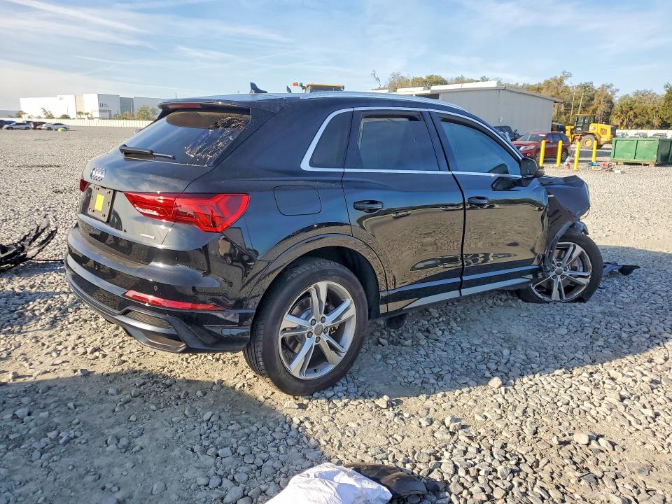 Photo 3 from auction – 2020 AUDI Q3 PREMIUM with VIN WA1DECF32L1105556
