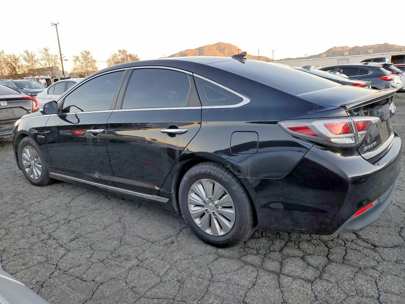 Photo 2 from auction – 2016 HYUNDAI SONATA HYB with VIN KMHE24L11GA013707