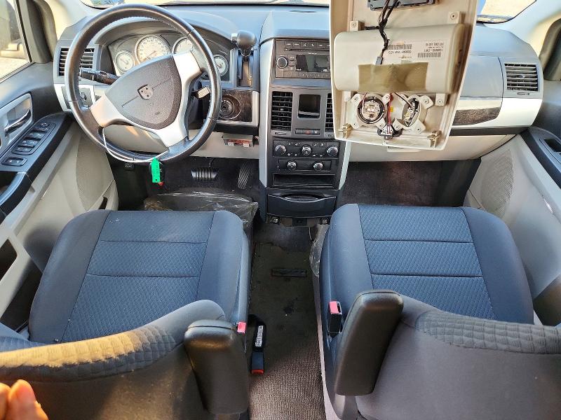 Photo 8 from auction – 2010 DODGE GRAND CARA with VIN 2D4RN5D14AR118314