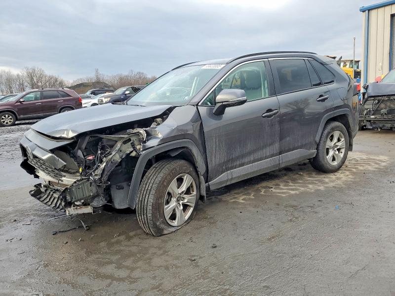 TOYOTA RAV4 XLE 2021 with VIN 2T3P1RFV2MC238972 - Photo from auction