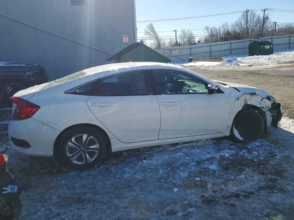 Photo 3 from auction – 2017 HONDA CIVIC LX with VIN 2HGFC2F52HH511878