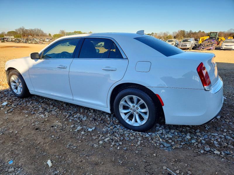 Photo 2 from auction – 2015 CHRYSLER 300 LIMITE with VIN 2C3CCAAG1FH930052