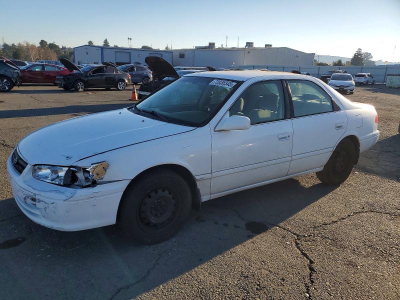 TOYOTA CAMRY CE 2000 with VIN 4T1BG22K6YU738254 - Photo from auction