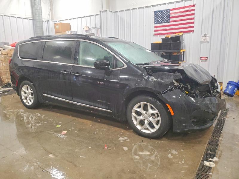 Photo 4 from auction – 2017 CHRYSLER PACIFICA T with VIN 2C4RC1BG1HR810091