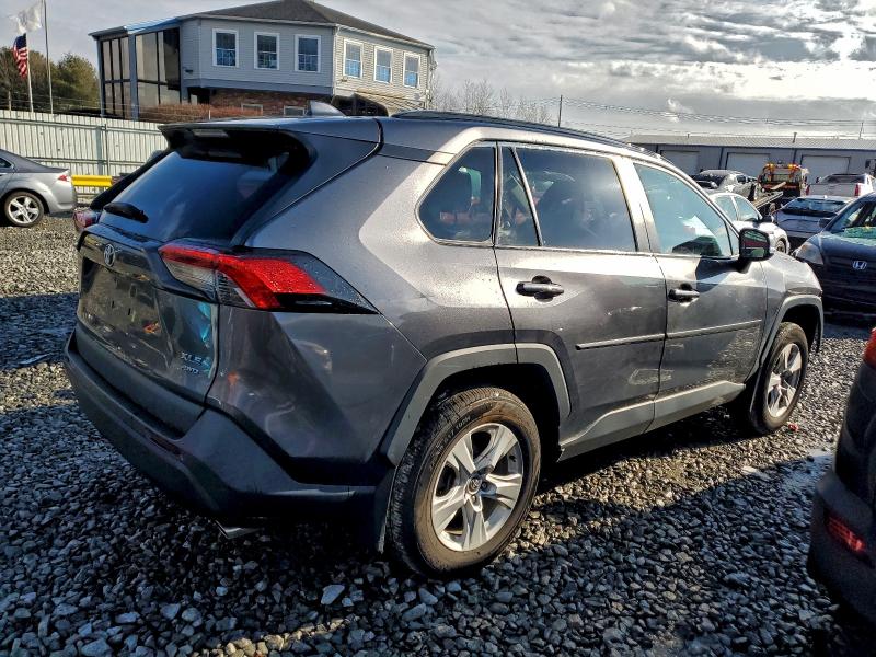 Photo 3 from auction – 2021 TOYOTA RAV4 with VIN 2T3P1RFVXMC222079