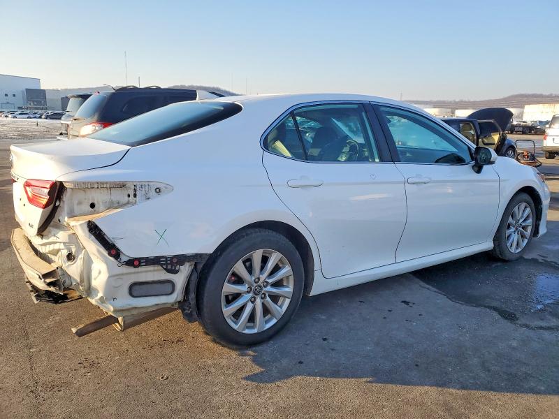 Photo 3 from auction – 2019 TOYOTA CAMRY L with VIN 4T1B11HK1KU789770