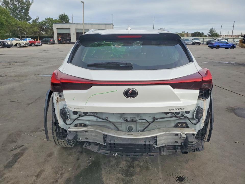 Photo 6 from auction – 2021 LEXUS UX with VIN JTHX3JBH8M2040396