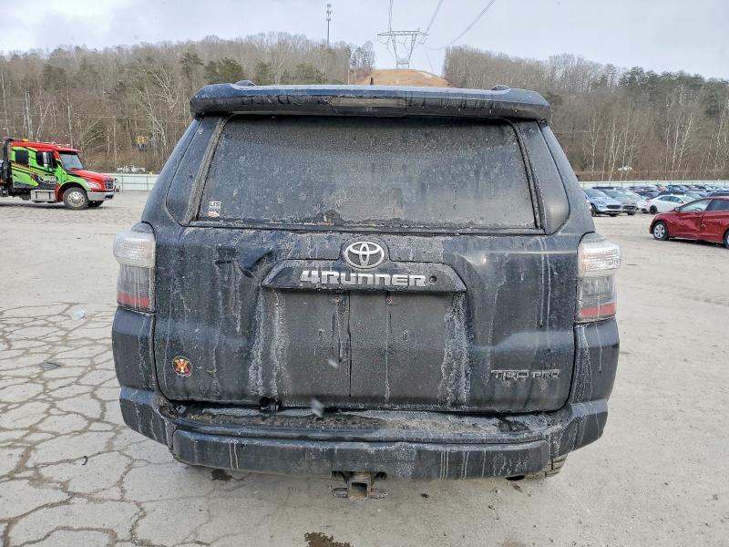 Photo 6 from auction – 2018 TOYOTA 4RUNNER SR with VIN JTEBU5JR9J5560252