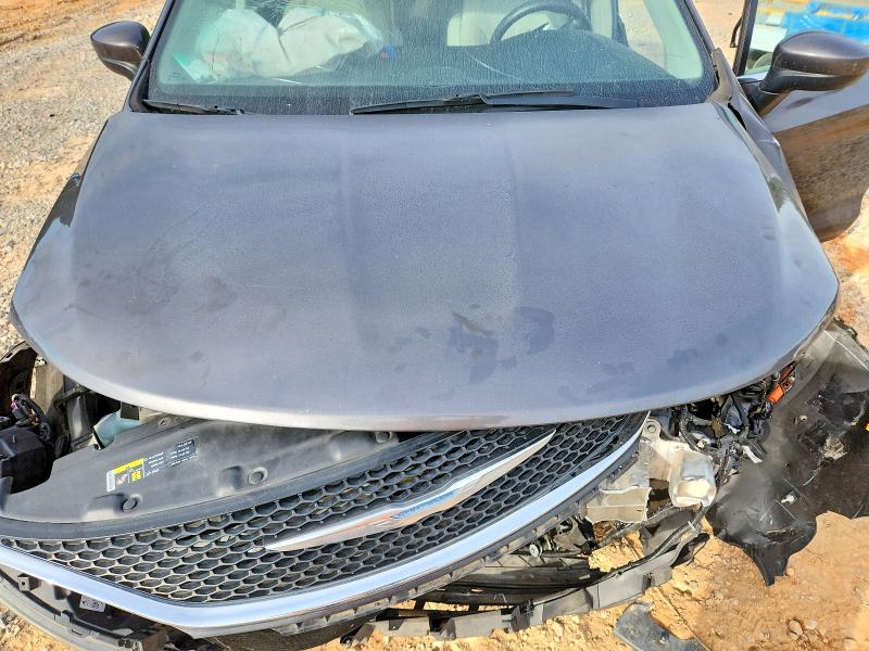 Photo 12 from auction – 2017 CHRYSLER PACIFICA T with VIN 2C4RC1DGXHR571914