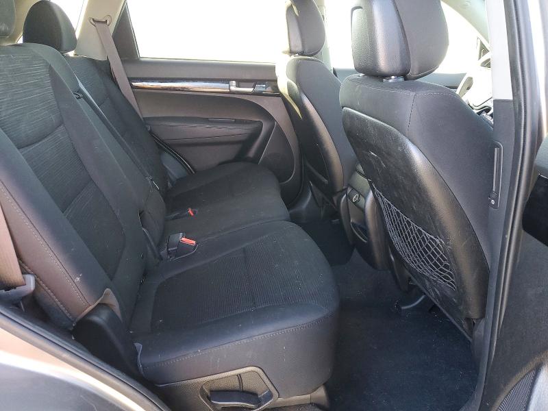 Photo 11 from auction – 2015 KIA SORENTO LX with VIN 5XYKTDA72FG649207