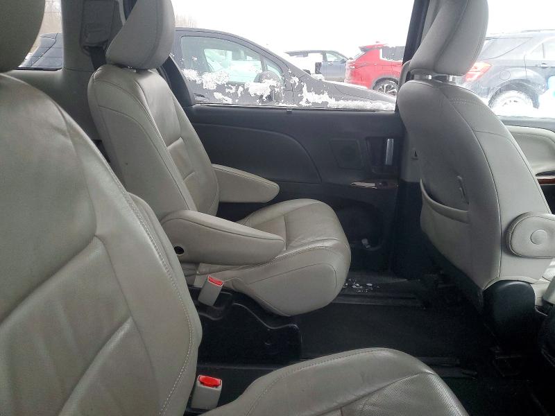 Photo 11 from auction – 2015 TOYOTA SIENNA XLE with VIN 5TDDK3DC8FS109104