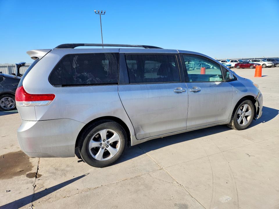 Photo 3 from auction – 2012 TOYOTA SIENNA LE with VIN 5TDKK3DC6CS177582