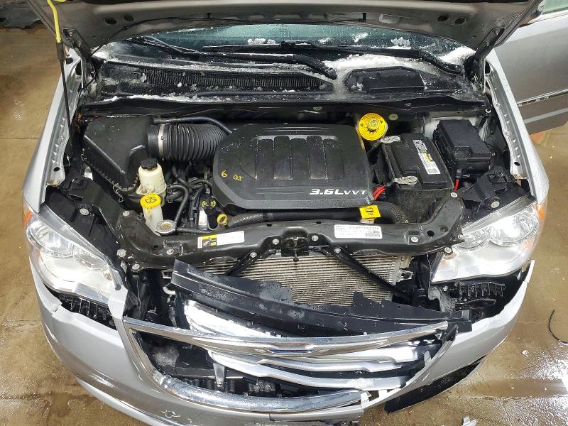 Photo 12 from auction – 2016 CHRYSLER TOWN & COU with VIN 2C4RC1CG0GR239948