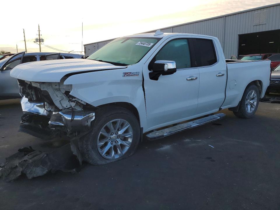 CHEVROLET SILVERADO 2020 with VIN 1GCRYGED7LZ371452 - Photo from auction