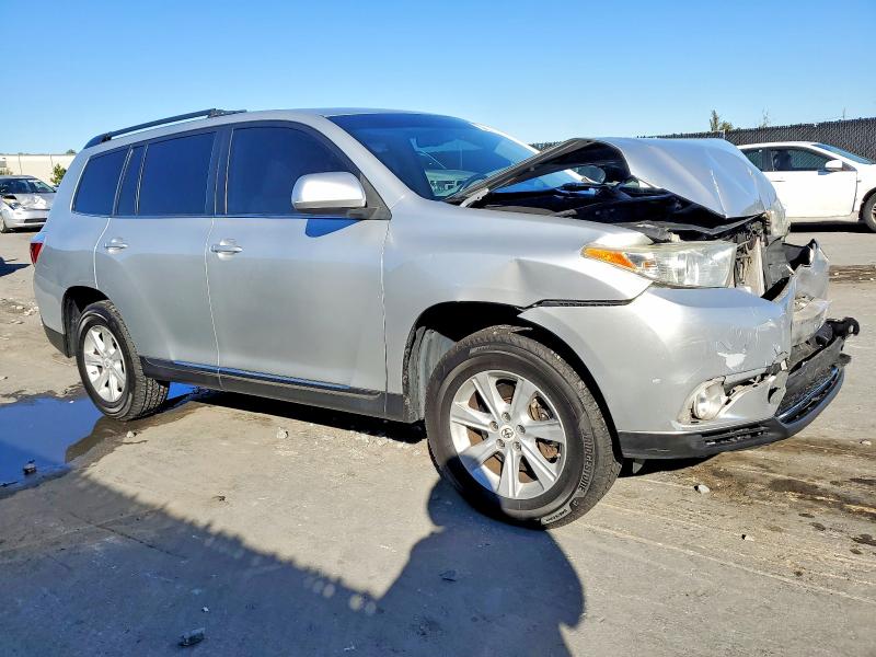 Photo 4 from auction – 2013 TOYOTA HIGHLANDER with VIN 5TDZK3EH4DS107525
